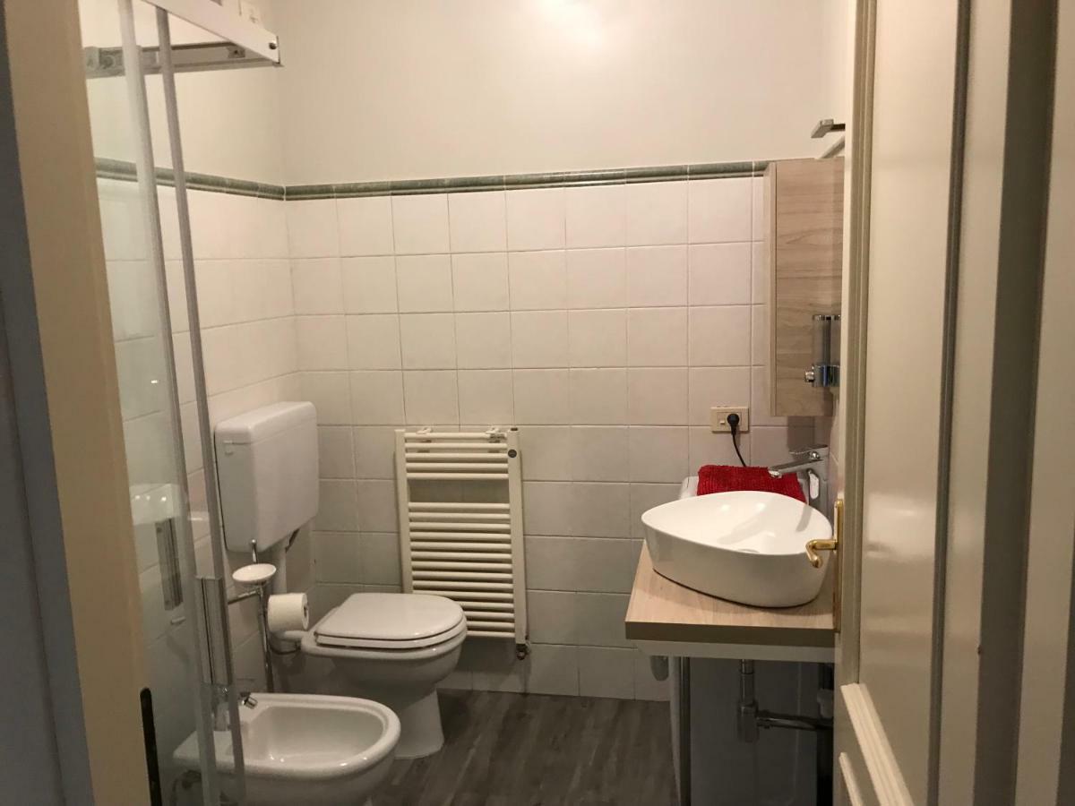 Grazioso Bilocale Metro/Centro Apartment Brescia Bagian luar foto