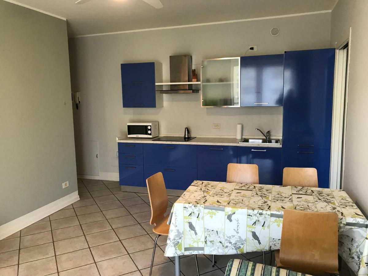 Grazioso Bilocale Metro/Centro Apartment Brescia Bagian luar foto