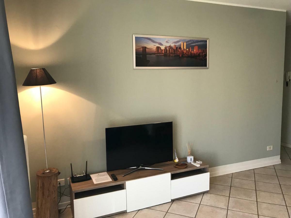 Grazioso Bilocale Metro/Centro Apartment Brescia Bagian luar foto