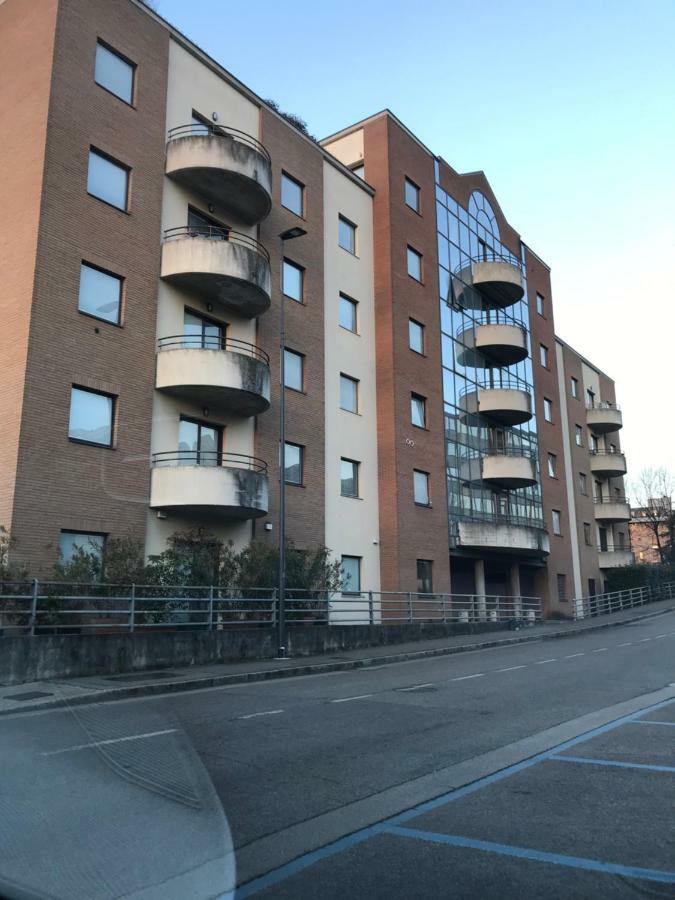 Grazioso Bilocale Metro/Centro Apartment Brescia Bagian luar foto
